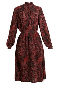 Vestido de manga larga y cuello alto, confeccionado en una tela marrón oscura con un patrón de paisley en rojo y negro. Cintura elástica y puños fruncidos.