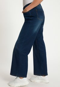 Ulla Popken HIGH WAIST - Straight leg jeans - blue denim