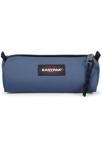 Astuccio Eastpak blu, realizzato in tessuto testurizzato, con chiusura superiore a zip, etichetta logo nera e cordino nero. Forma rettangolare.