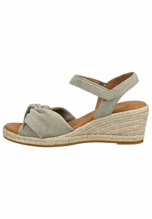 Sandale compensée en daim gris clair pour femme avec semelle en jute tressé, bride à la cheville avec Velcro et design noué à l'avant.