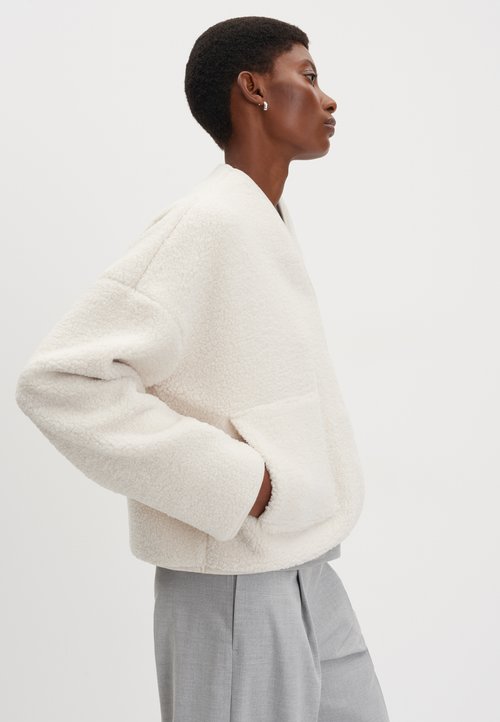 Giacca OPUS Helda – Blazer Ampio In Peluche – Collezione All Day Summer – Eleganza Casual Femminile