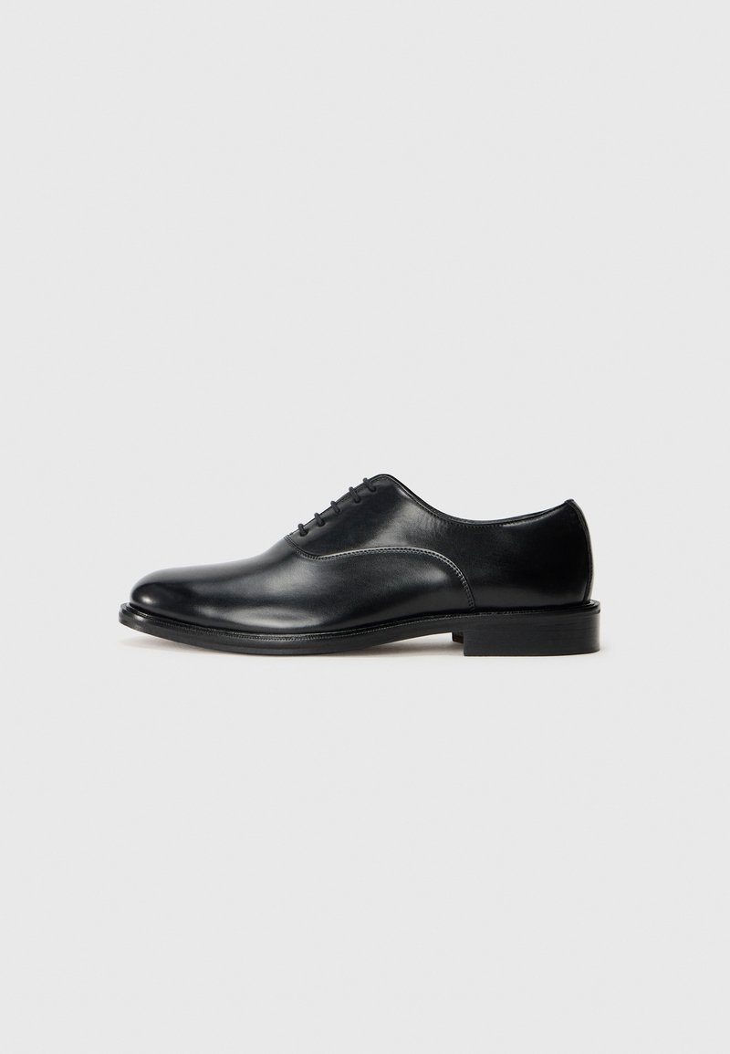 Pollini Veterschoenen zwart