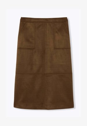 Jupe marron, longueur genou en tissu doux, dotée de deux poches avant et de coutures verticales sur les panneaux pour un design structuré.