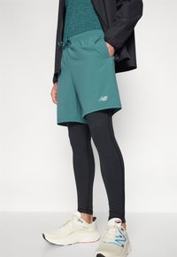 New Balance ESSENTIALS SHORT - Spordišortsid - new spruce