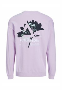 Sudadera púrpura con un gran gráfico de una flor y un triángulo abstracto en la parte posterior. El material parece suave y tiene un corte relajado.