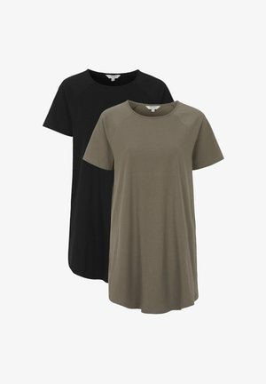 Kaksi lyhythihaista t-paitaa, yksi musta ja yksi oliivinvihreä, pehmeästä kankaasta, pyöreällä kaula-aukkolla ja rentoa istuvuutta, joissa on raglan-hihat.