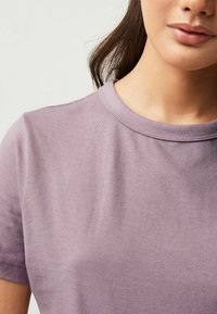 Next ESSENTIAL  SHORT SLEEVE CREW NECK  - REGULAR FIT - Osnovna majica kratkih rukava - mauve purple
