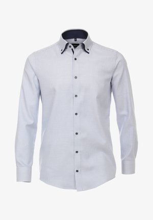 Hellblaues Hemd aus Baumwolle mit einem kleinen Karomuster, Button-Down-Kragen, langen Ärmeln und dunklen Knöpfen. Das Material hat eine glatte Textur.