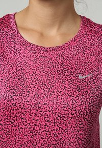 Nike Performance Camiseta deportiva - pink