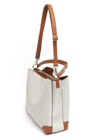 Vit toteväska med mönstrad yta, beige läderdetaljer, dragkedjestängning och avtagbar axelrem.