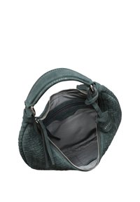 Mörkgrön handväska av flätat material. Har dragkedja, tygfoder och ett kort handtag. Insidan har en dragkedjeficka.