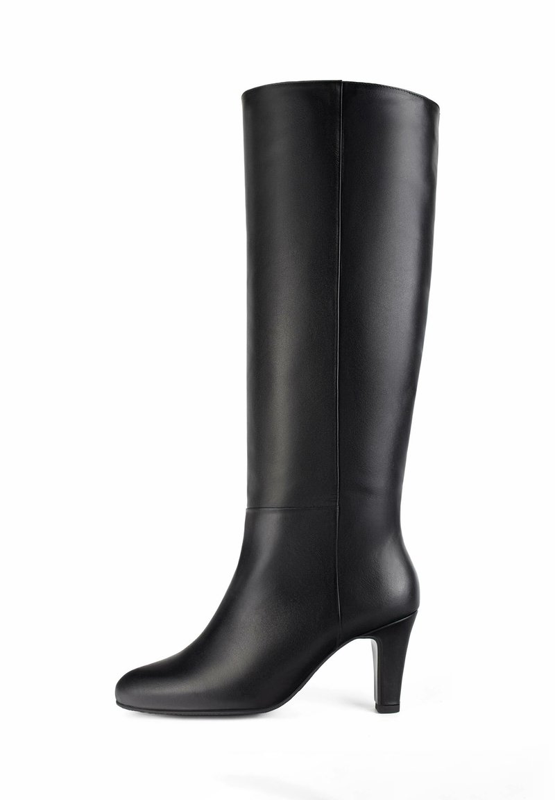 Stivali neri in pelle alti fino al ginocchio con un design elegante, punta affusolata e un tacco alto e sottile. Texture liscia con dettagli di cucitura minimi.