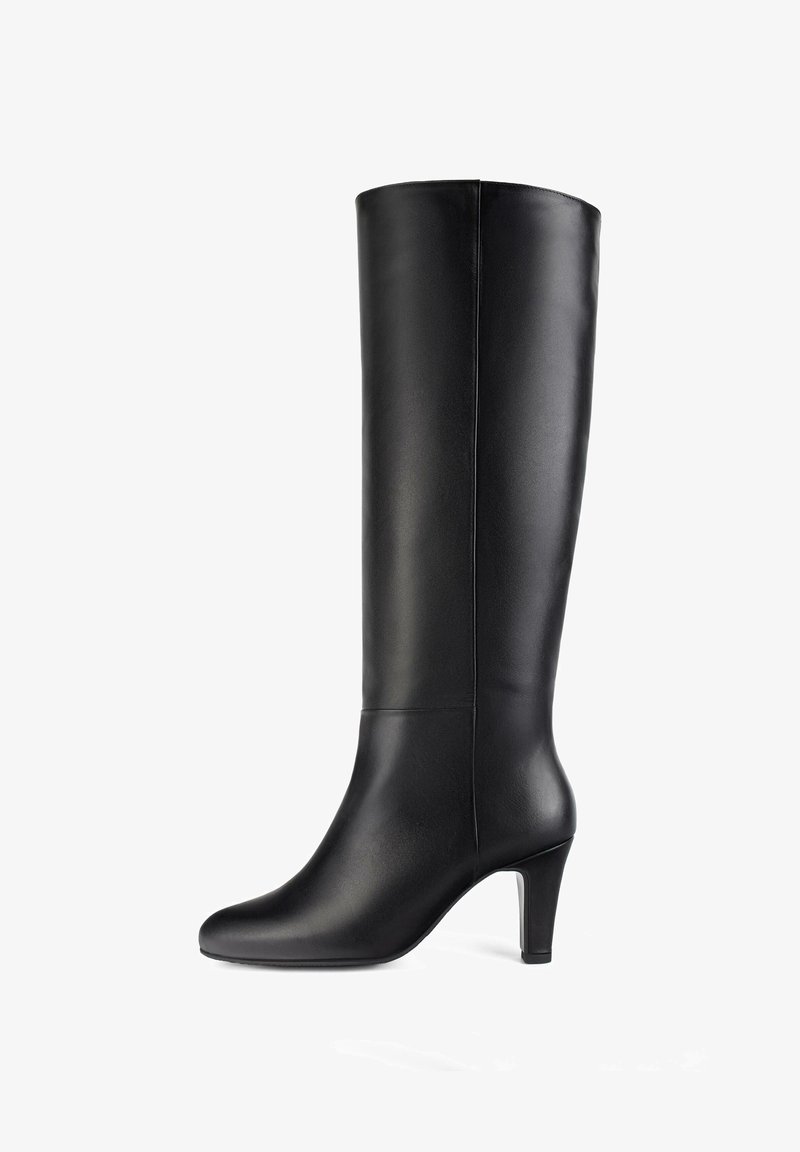 Stivali neri in pelle alti fino al ginocchio con un design elegante, punta affusolata e un tacco alto e sottile. Texture liscia con dettagli di cucitura minimi.