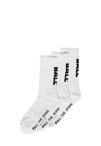 Valged tavalised sokid, mille mõlemal küljel on musta värvi tekst "BALL THE JEANS". Pehme puuvillane kangas koos standardse ribilise disainiga.
