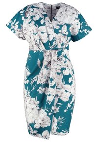 Robe sarcelle longueur genoux avec imprimé floral blanc et gris, manches courtes, col en V, devant style cache-cœur et ceinture en tissu assorti à la taille.