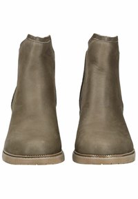 Botas de cuero marrón hasta el tobillo con una textura suave y punta redondeada. Cuenta con paneles elásticos en los laterales y una suela de goma texturizada.