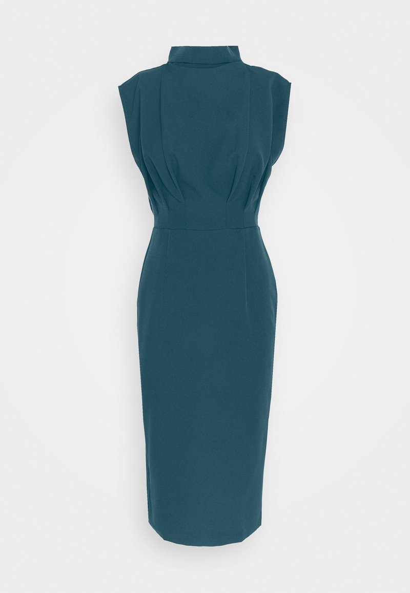 Robe ajustée bleu sarcelle avec col haut, manches courtes, et corsage plissé, s'évasant jusqu'à une longueur midi. Texture du tissu lisse, détails minimalistes.
