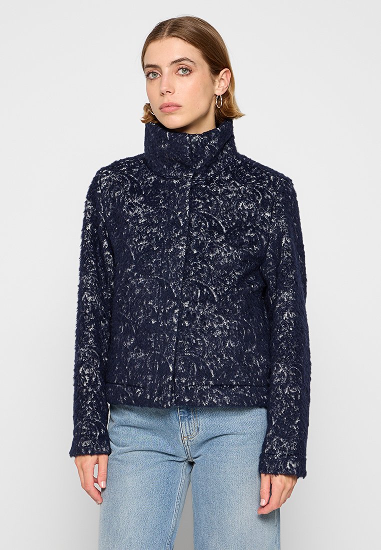 Holzweiler Lichte jas blauw Holzweiler Lichte jas blauw