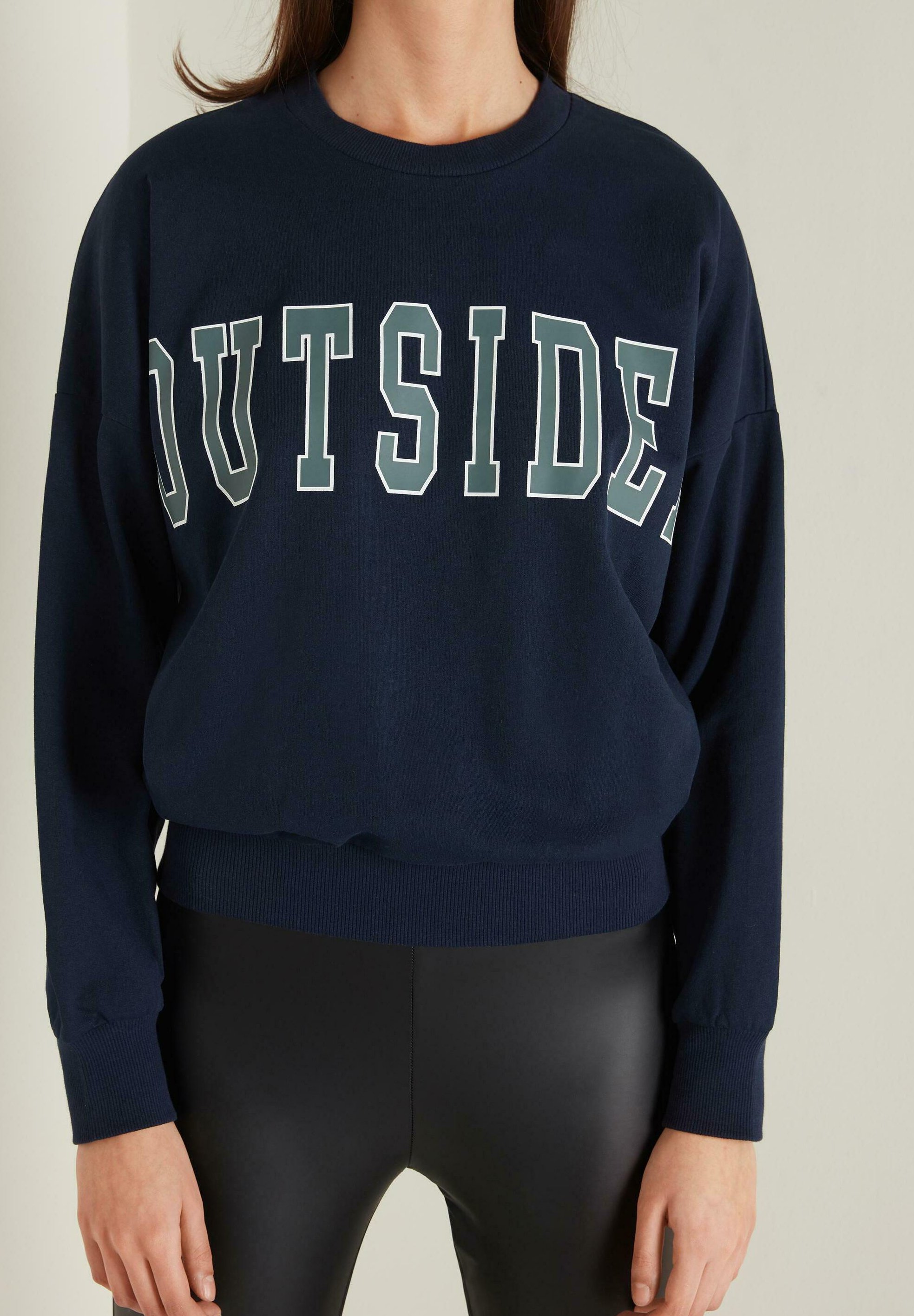 Tezenis MIT ÜBERSCHNITTENER SCHULTER - Sudadera - blue outsider print/azul  jaspeado - Zalando.es