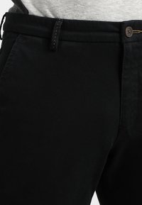bugatti Chino kalhoty - black