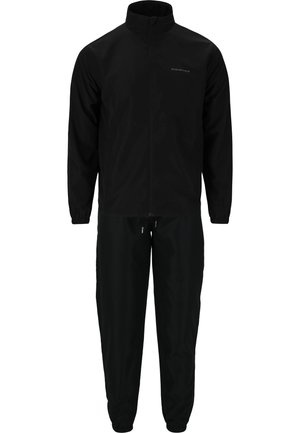 Zwart trainingspak met een ritsjack met een opstaande kraag en elastische manchetten, aangevuld met bijpassende elastische broek met tailleband.