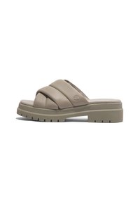 Sandal in beige con tre ampie cinghie, in morbido tessuto, e una robusta suola in gomma con motivo antiscivolo per aderenza e comfort.