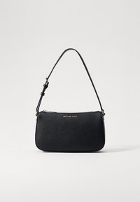 Sort læderhåndtaske med glat tekstur, guldfarvet hardware, lynlåslukning og en justerbar skulderrem. Indeholder et logodetalje.