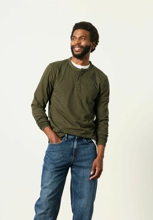 FatFace, TALL FIT - LONG SLEEVE WOODSIDE T-SHIRT - Long sleeved top - khaki green