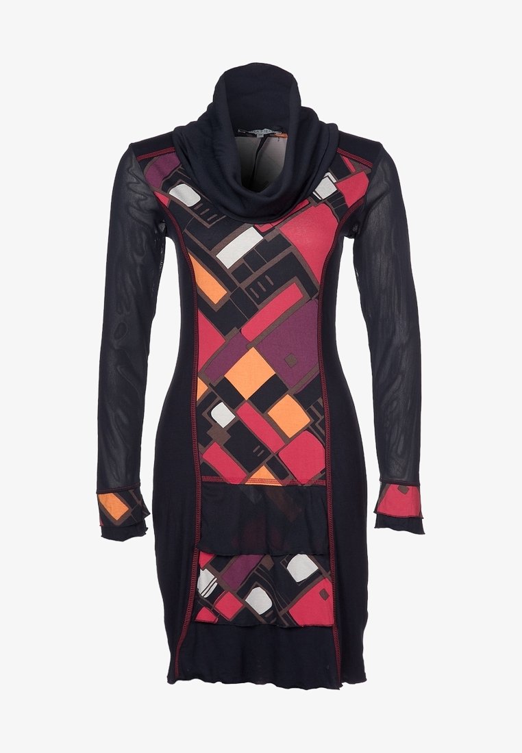 Robe noire à manches longues avec des motifs géométriques rouges, orange et violets, un large col bénitier et des panneaux de tissu superposés à l'avant.