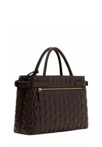 Borsa trapuntata marrone con doppi manici, dotata di una tasca frontale con cerniera e dettagli di cuciture eleganti. Realizzata in materiale sintetico liscio.