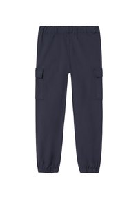 Marineblauwe cargobroek met een elastische tailleband, voorzien van twee zijzakken en elastische boorden bij de enkels; gladde stoftextuur.