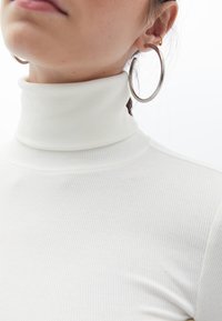 OXXO MIT WEICHEM TRAGEKOMFORT - Stickad tr�öja - ice milk