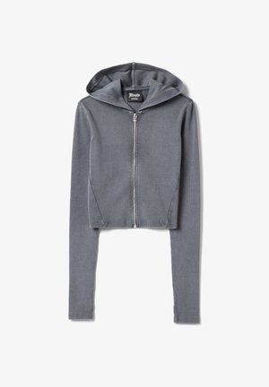 Grijze geribbelde cropped hoodie met lange mouwen en rits aan de voorkant, maat extra small, plat gelegd op een witte achtergrond.