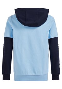 Hoodie med ljusblå kropp, marinblå huva och långa ärmar, samt ribbade muddar och fåll.