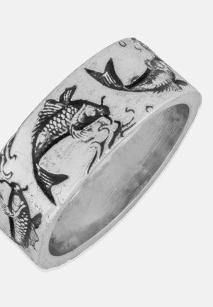 Rangs 12: Ed Hardy - KOI BAND RING - Gredzens