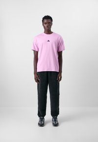Nike ACG TEE LUNGS - Basic T-shirt - beyond pink