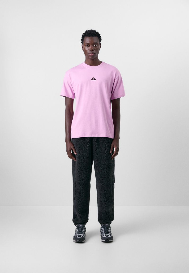 Nike ACG TEE LUNGS - Basic T-shirt - beyond pink