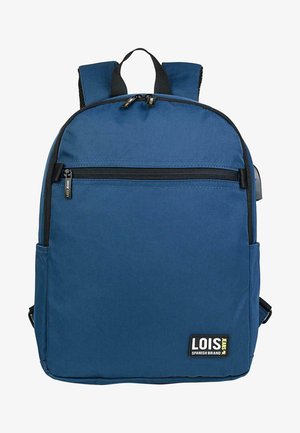 Mochila de tela azul con detalles en negro, dos cremalleras, bolsillo frontal y parche con logo. Correas acolchadas para mayor comodidad. Textura suave.