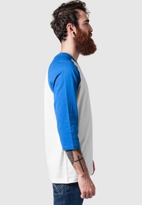 Urban Classics CONTRAST 3/4 SLEEVE RAGLAN - Langarmshirt - wht blu