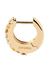 Orecchini a cerchio placcati in oro con gemme multicolori incastonate in un design curvo, con finitura lucida e marchio inciso.