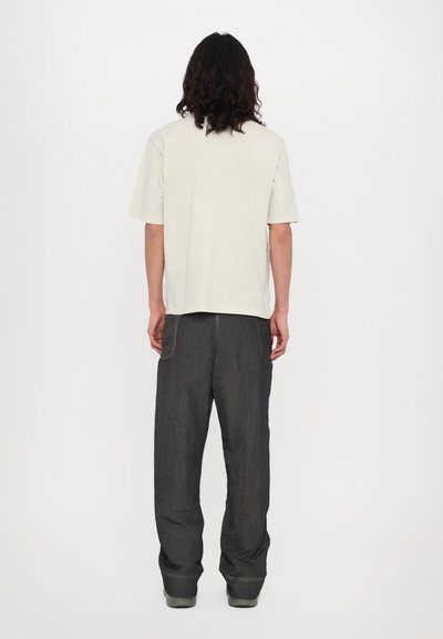 A-COLD-WALL* DECIBEL - Triko s potiskem - beige bone