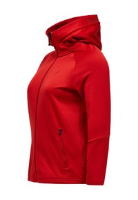 Rode capuchonjas met ritssluiting aan de voorkant, ritssluiting opzij en hoge kraag, zijaanzicht op een witte achtergrond.