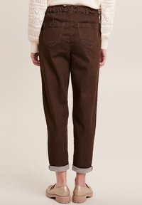 Breal WEITE MIT KORDELZUG - Jean boyfriend - marron foncé