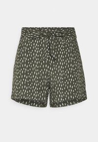 Groene shorts met een gestrikt tailleband, gemaakt van stof met een wit verspreid patroon. Het ontwerp is losjes vallend met omgeslagen zoom.