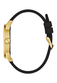 Montre en doré avec un boîtier rectangulaire, bracelet en caoutchouc noir. Dispose d'une couronne ronde et d'un fermoir en métal doré. Design simple.