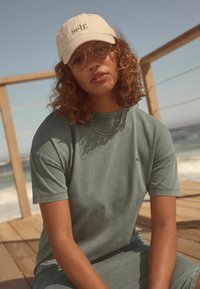 Self. TALL - REGULAR FIT - Trikotaažkleit - khaki green