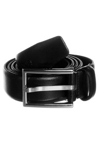 Svart lærbelte med en glatt tekstur, med en sølvmetallspenne og et klassisk design. Rullet og delvis rullet ut.
