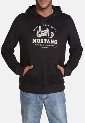 Zwarte katoenen hoodie met zijzakken, trekkoordkap en witte grafische print met een motorfiets en de tekst "MUSTANG" op de borst.