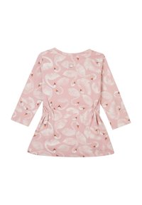 Roze jurk met lange mouwen met een zwaanpatroon in wit en oranje. Gepofte taille, zachte stof, ronde halslijn en subtiele logo-detail.