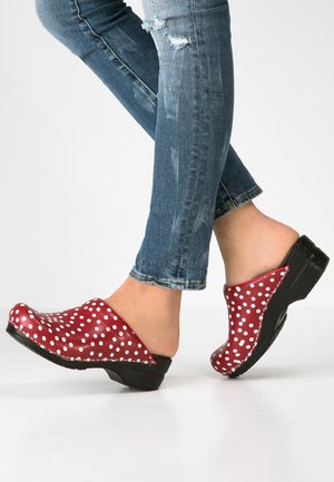 FENJA - Heeled mules - red